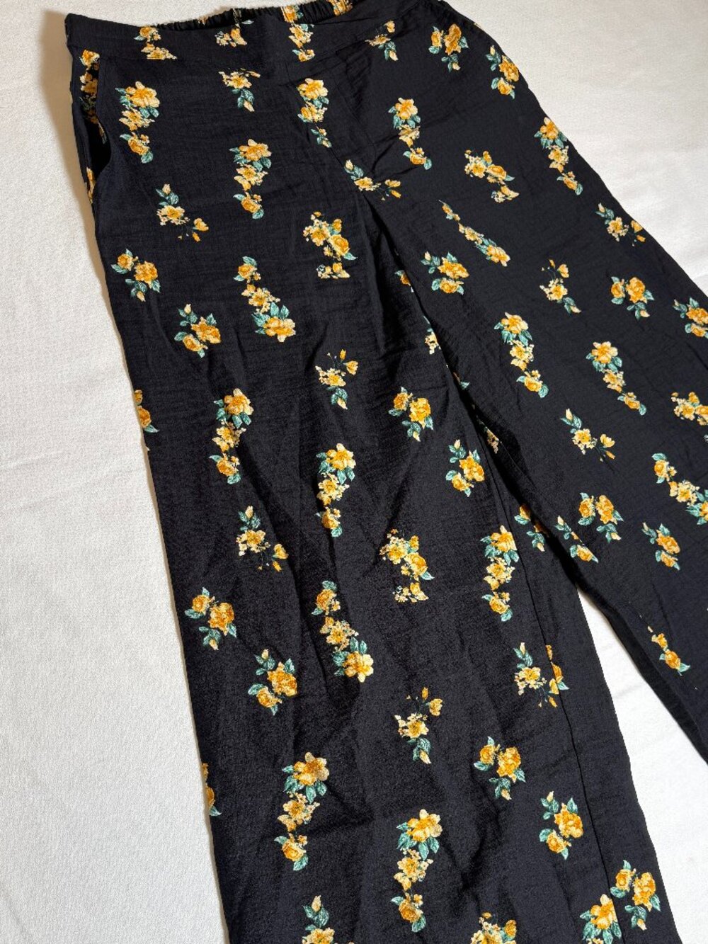a new day Black Wide-Leg Pants with Yellow Floral Print Size S